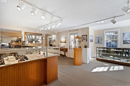 381 Main St, Deep River CT 06417-1805 exterior