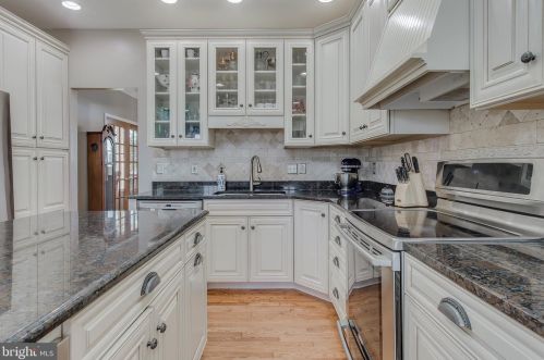 6626 Stableview Ct, Jefferson MD 21755-9615 exterior