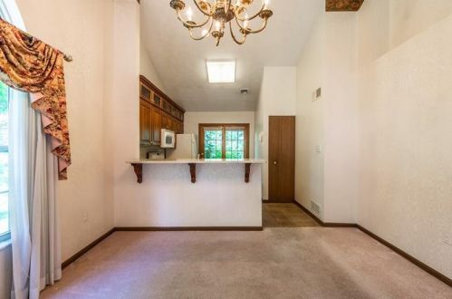 1411 Greenbriar Ct, Library PA  15129-9277 exterior