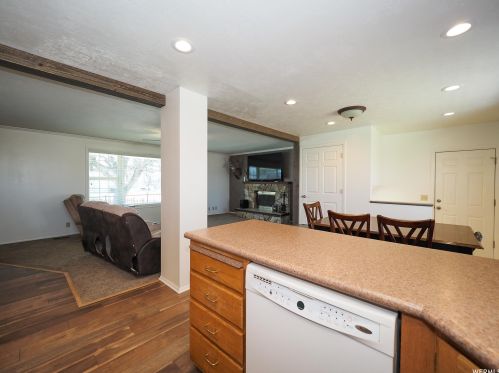 2820 7180, Taylorsville UT 84084-2921 exterior