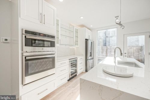 432 Manton St, Philadelphia PA 19147-5216 exterior