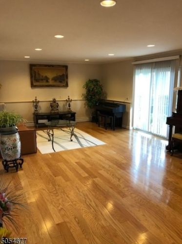 20 Arnold Dr, Parsippany NJ 07054-2240 exterior