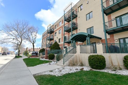 3710 Oakland Ave, Milwaukee WI  53211-2281 exterior