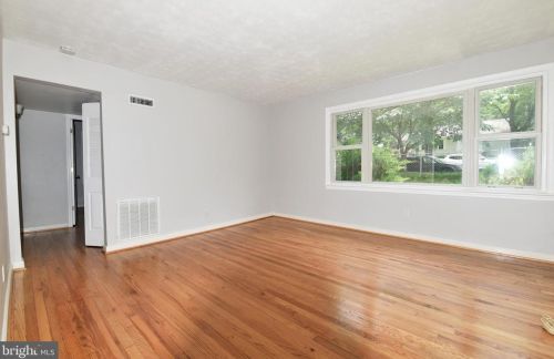 1318 Crawford Dr, Rockville MD  20851-1705 exterior