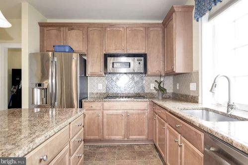 204 Deep Trail Ln, Rockville MD  20850-7753 exterior