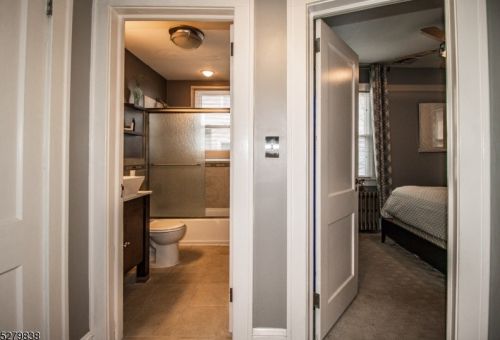 32 Park Ave, Avenel NJ 07001-1448 exterior