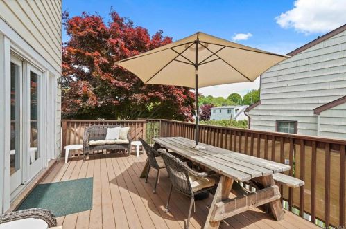 35 Wilson Ave, Valhalla NY 10595-2026 exterior