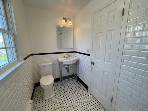 25 Longview Dr, Ridgefield CT 06877-3514 exterior