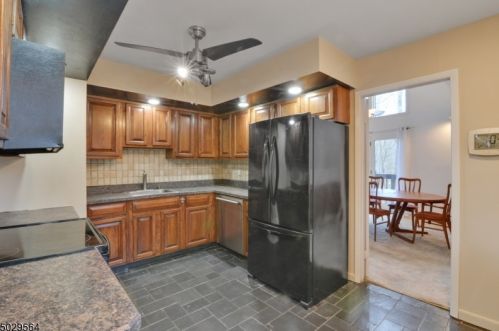 561 Shr Trl, Sparta NJ 07871-1208 exterior