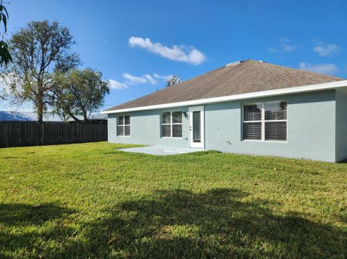 1161 Clifton Ln, Fort Pierce FL  34983-3201 exterior