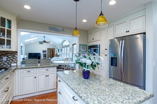 2215 Middle Ave, Point Pleasant Beach NJ 08742-5138 exterior