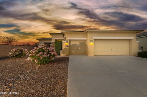 7560 Cosmic Sky Dr, Tucson, AZ 85743-5519