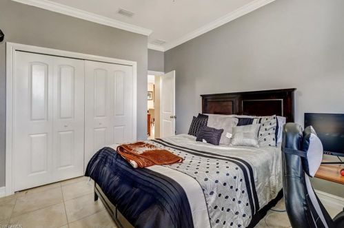 4862 18 St, Naples FL 34117-9464 exterior