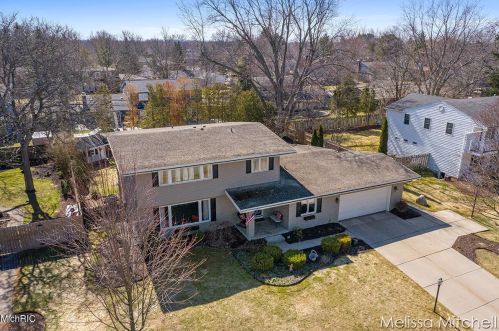 2716 Hampshire Blvd, Grand Rapids MI 49506-4774 exterior