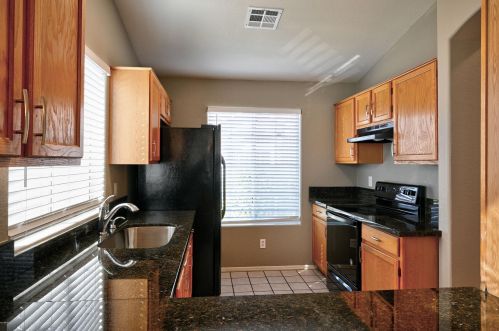 7043 28th Ave, Phoenix AZ  85051-8452 exterior