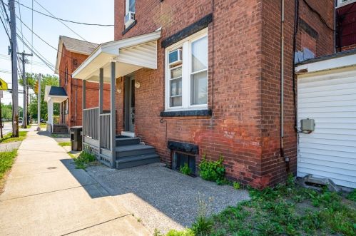 340 Montcalm St, Chicopee MA 01020-2330 exterior