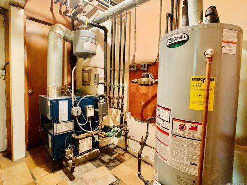 1835 Mayflower Ave, Bronx NY 10461-4007 exterior