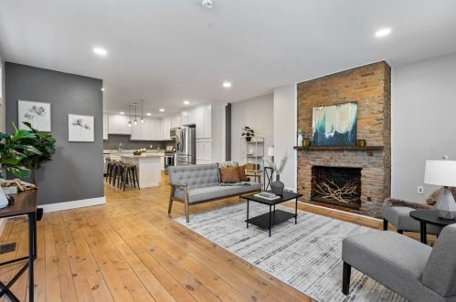 1814 Fox Way, Pittsburgh PA  15203-1732 exterior