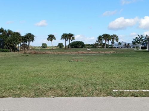 18463 Royal Hammock Blvd, Naples FL 34114-8931 exterior