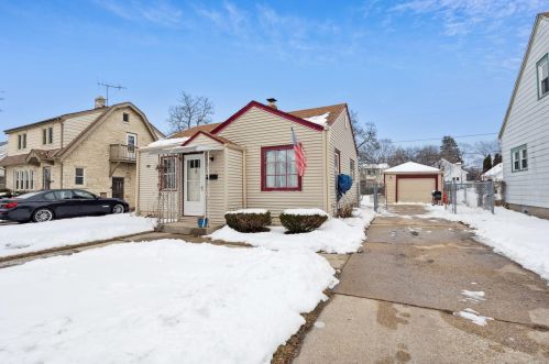 5840 40th St, Milwaukee, WI 53209-3921