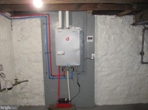 966 Niagara Rd, Camden NJ 08104-2860 exterior