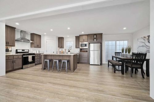 10 Beth Dr, Concord, NH 03303-2042