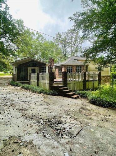 3690 Everson Rd, Lithonia GA  30039-6290 exterior