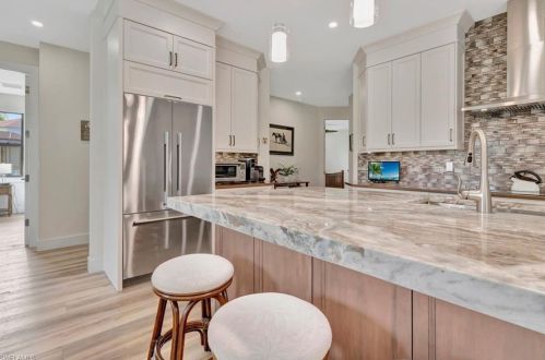 870 8 St, Naples FL 34120-0411 exterior