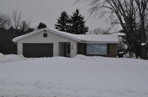 5069 Joleno Ln, Milwaukee, WI 53223-1418