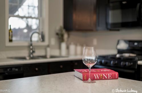 836 Sigsbee St, Grand Rapids MI 49506-2539 exterior