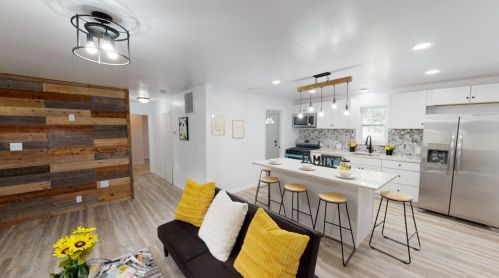 2401 Clay St, Gary, IN 46405-1073