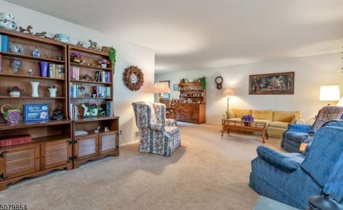 982 Chambers Ct, Bridgewater, NJ 08807-1122