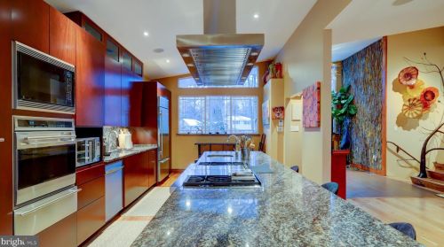 4512 Dolphin Ln, Alexandria VA 22309-3110 exterior