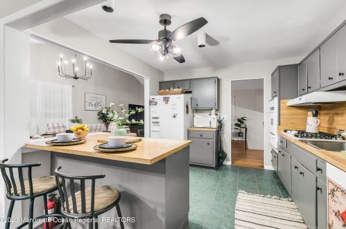 38 Normandy Ct, Middletown NJ 07748-3221 exterior