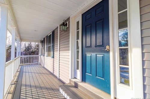 6 Cranberry Dr, Uncasville CT 06382-2006 exterior