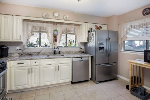 78 Overlook Dr, Hackettstown, NJ 07840-4611