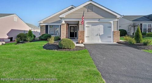 25 Woodstock Ln, Lakehurst, NJ 08759-6613