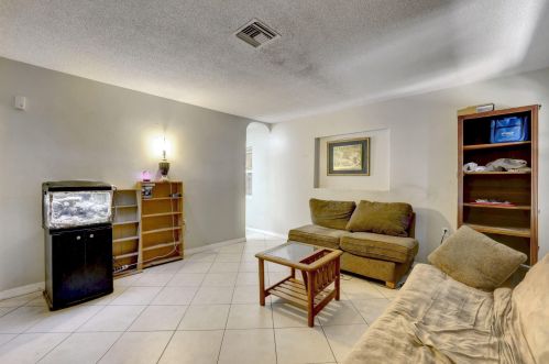 1405 Boston Ave, Fort Pierce, FL 34950-3995