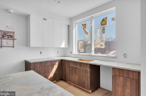 959 Marshall St, Philadelphia PA 19122 exterior