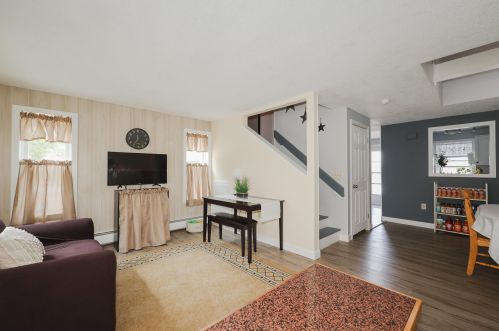 23 Vinton Dr, Concord NH  03303-1582 exterior