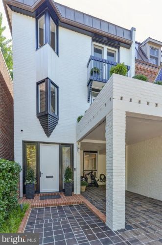 3322 Dent Pl, Washington, DC 20007-2712