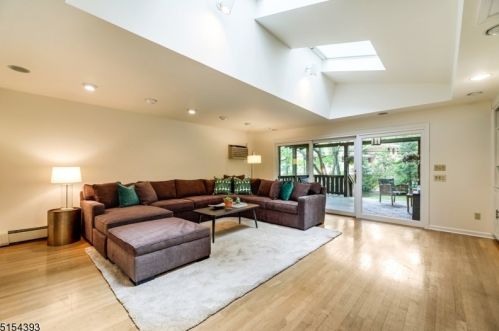 14 Lewis Dr, Maplewood NJ 07040-1005 exterior