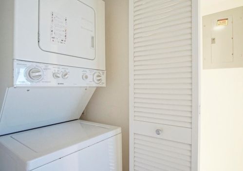 2400 Ocean Dr, Fort Pierce FL 81111-8018 exterior