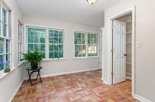 100 De Arc Pl, Atlanta GA  30327-1017 exterior