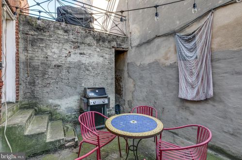 917 Catharine St, Philadelphia PA 19143-2536 exterior