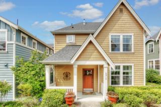 5916 31 Ave, Seattle WA  98117-3917 exterior