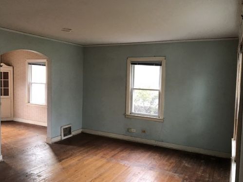 10615 Springfield Ave, Chicago IL 60655-3830 exterior