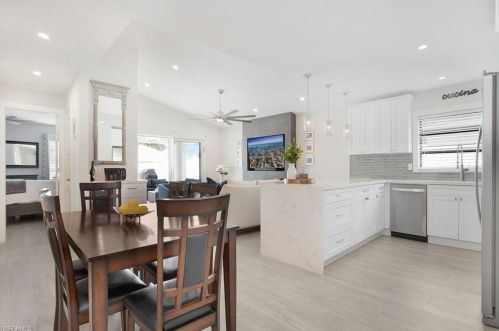 525 102 Ave, Naples FL 34108-3213 exterior