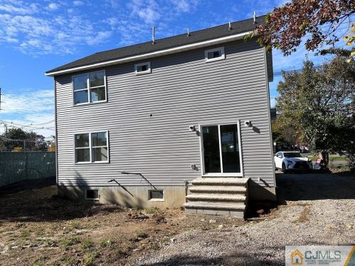 16 Main St, Edison, NJ 08837-3418