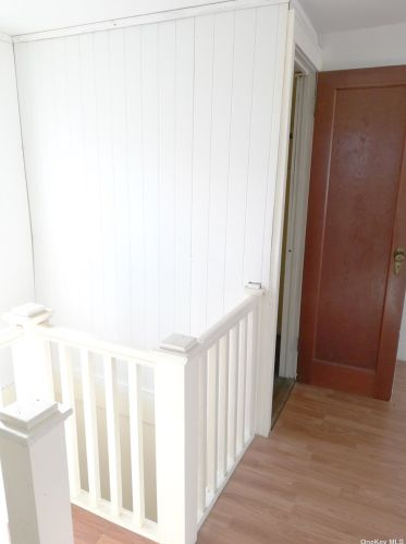 37 Fremont Rd, Valley Stream NY 11581-2106 exterior